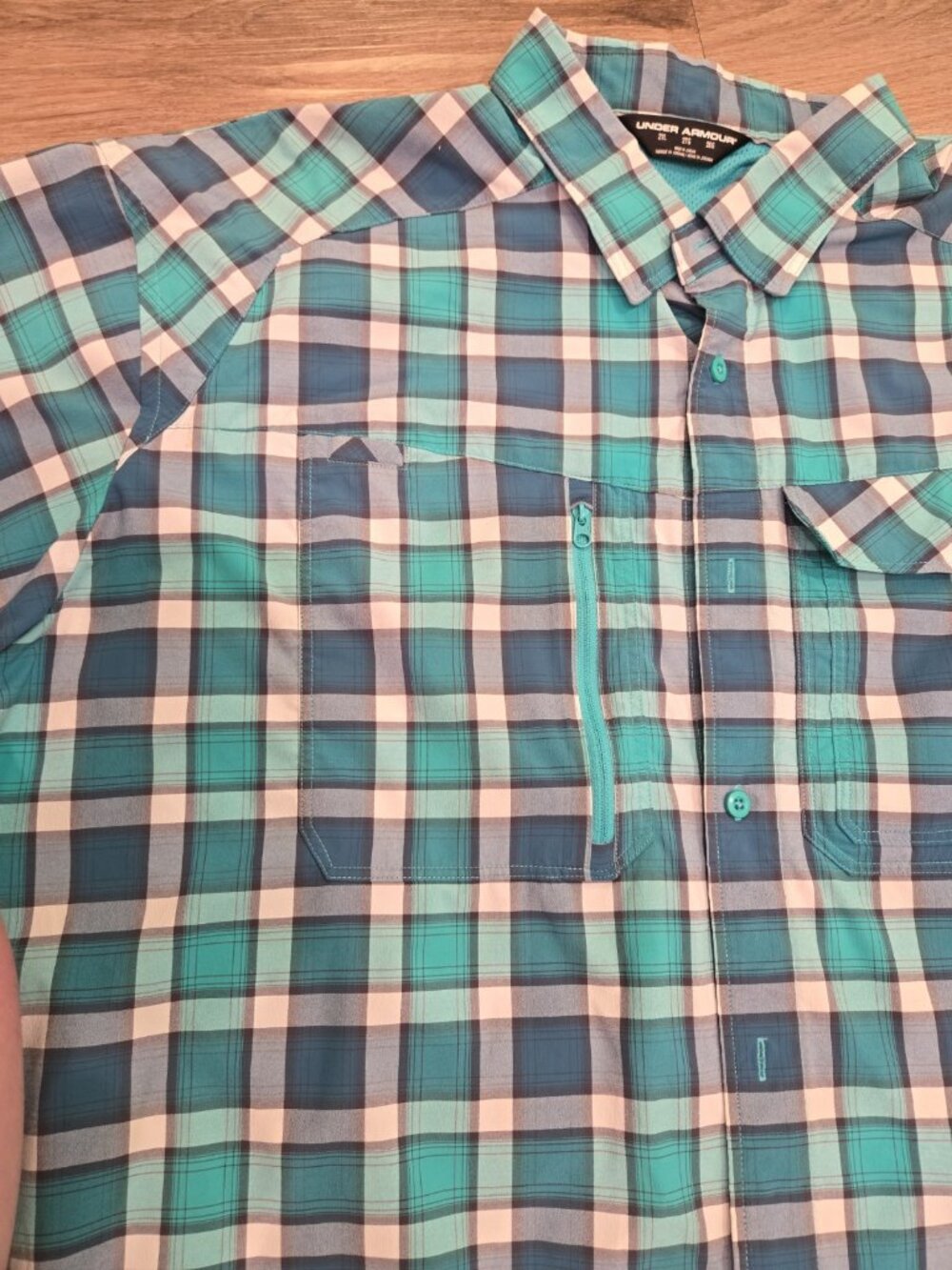 Under Armour Motivate Vented Short Sleeve Men’s Fitted Plaid Button Down - Picture 5 of 12
